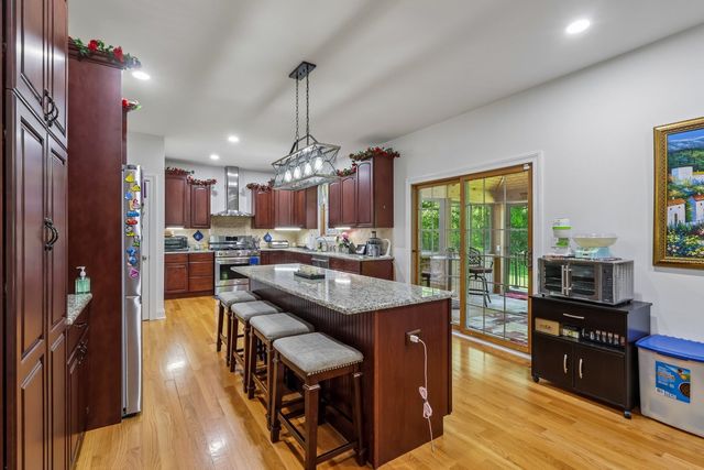 1551 Thorneberry Court, Libertyville, IL 60048