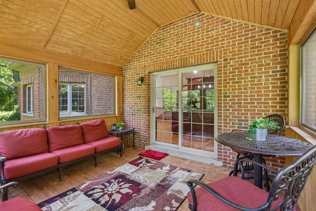 1551 Thorneberry Court, Libertyville, IL 60048