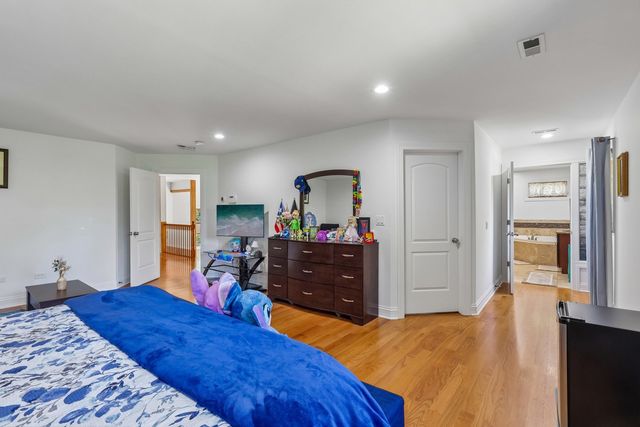 1551 Thorneberry Court, Libertyville, IL 60048