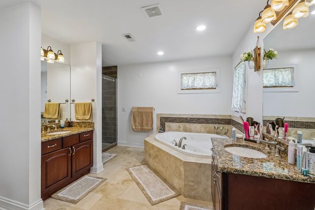 1551 Thorneberry Court, Libertyville, IL 60048