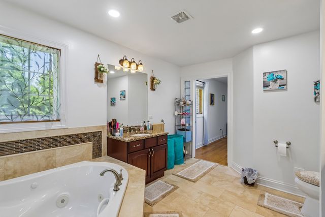 1551 Thorneberry Court, Libertyville, IL 60048