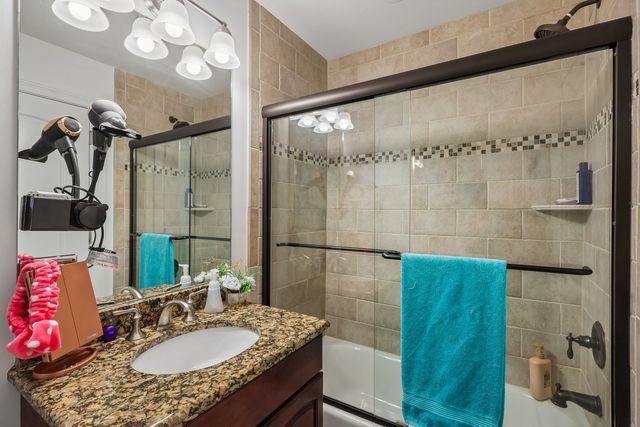 1551 Thorneberry Court, Libertyville, IL 60048
