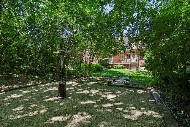 1551 Thorneberry Court, Libertyville, IL 60048