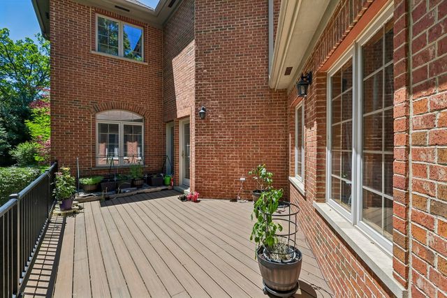 1551 Thorneberry Court, Libertyville, IL 60048