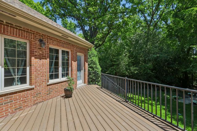 1551 Thorneberry Court, Libertyville, IL 60048