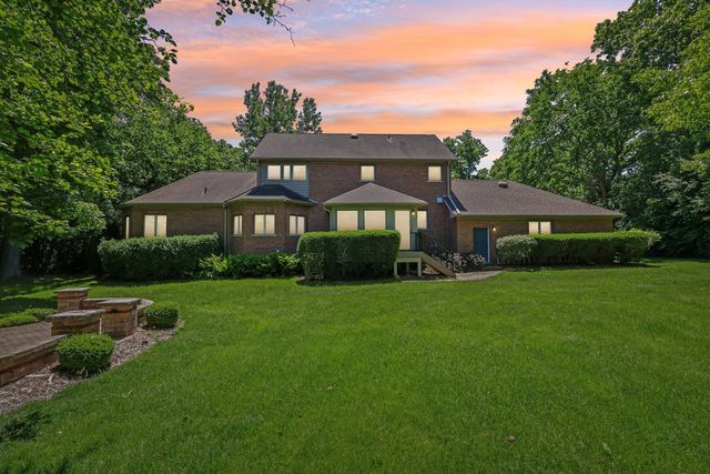 1551 Thorneberry Court, Libertyville, IL 60048