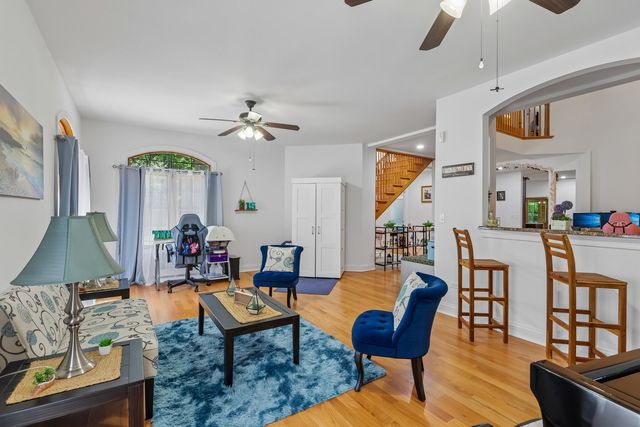 1551 Thorneberry Court, Libertyville, IL 60048