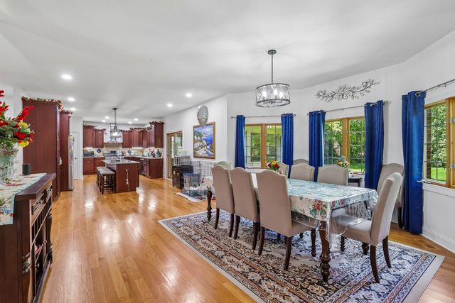 1551 Thorneberry Court, Libertyville, IL 60048