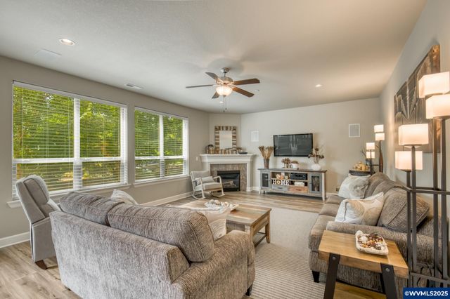 10380 SW Madrid Lp, Wilsonville, OR 97070