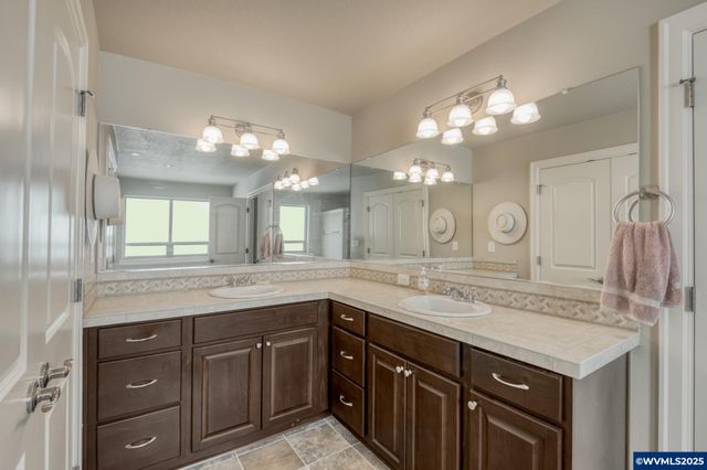 10380 SW Madrid Lp, Wilsonville, OR 97070