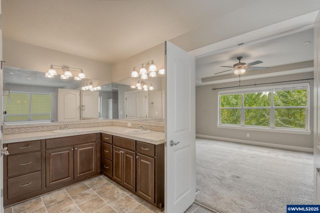 10380 SW Madrid Lp, Wilsonville, OR 97070