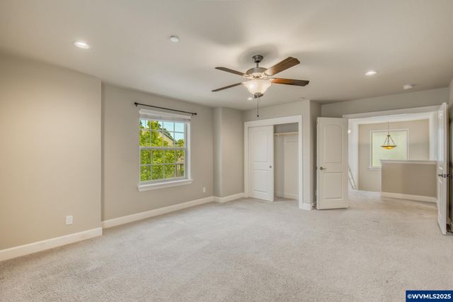 10380 SW Madrid Lp, Wilsonville, OR 97070