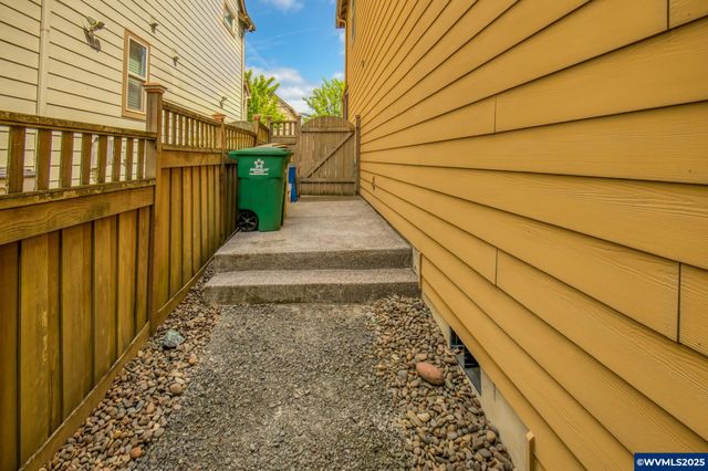 10380 SW Madrid Lp, Wilsonville, OR 97070