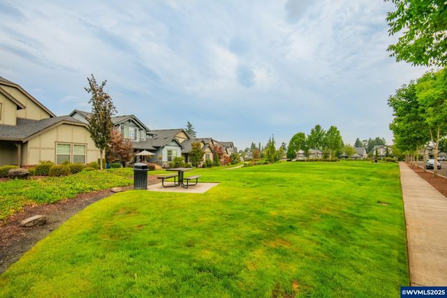 10380 SW Madrid Lp, Wilsonville, OR 97070