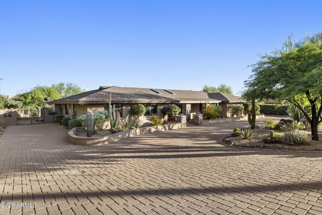 9045 E LAZYWOOD Place, Carefree, AZ 85377 — photo 2