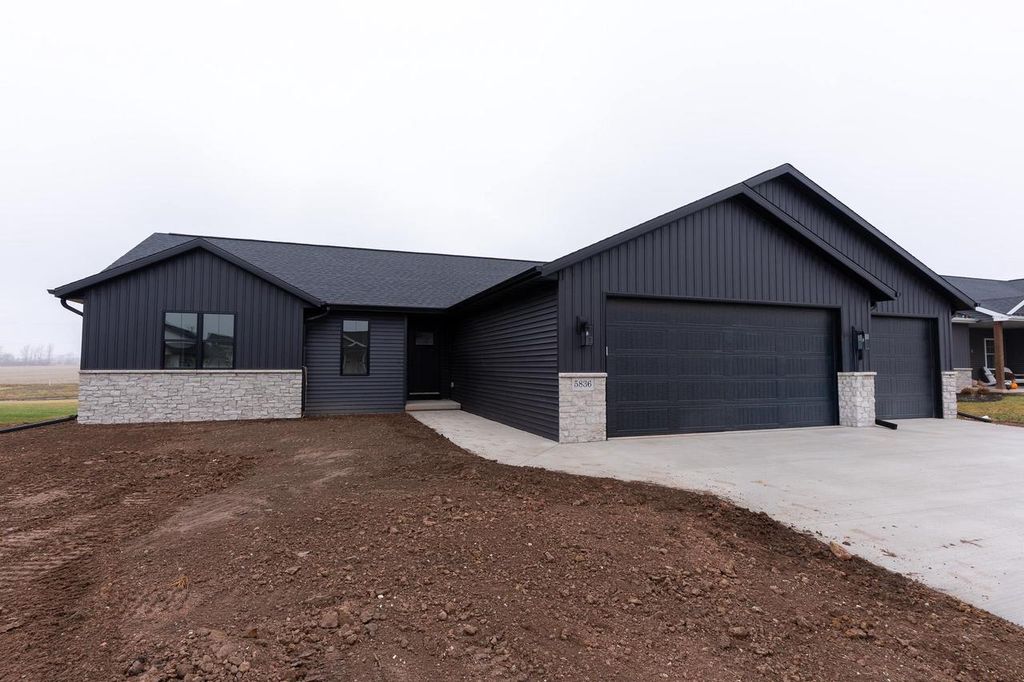 W5836 EDGEWOOD DRIVE, Menasha, WI 54952