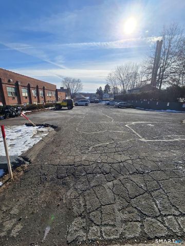 201 College Street 26, Middletown, CT 06457