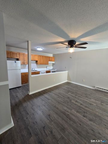 201 College Street 26, Middletown, CT 06457