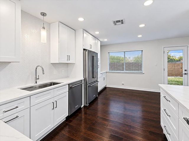 13010 Lamplight Village Ave, Austin, TX 78727