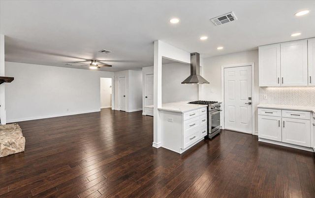 13010 Lamplight Village Ave, Austin, TX 78727