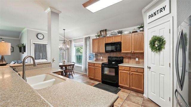 1312 Sunflower LN, San Marcos, TX 78666