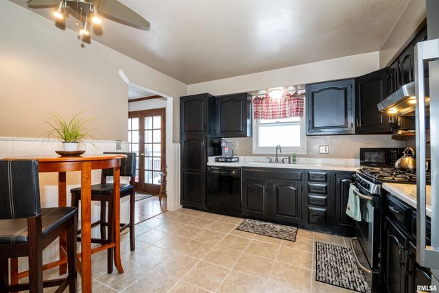 2229 W CALLENDER Avenue, West Peoria, IL 61604