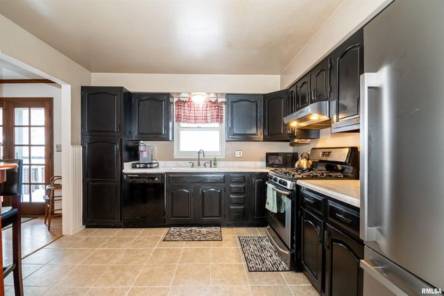 2229 W CALLENDER Avenue, West Peoria, IL 61604