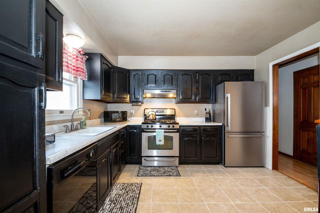 2229 W CALLENDER Avenue, West Peoria, IL 61604