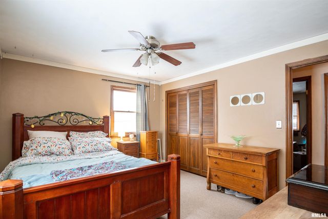 2229 W CALLENDER Avenue, West Peoria, IL 61604