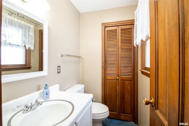 2229 W CALLENDER Avenue, West Peoria, IL 61604