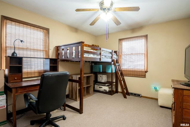 2229 W CALLENDER Avenue, West Peoria, IL 61604