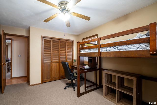 2229 W CALLENDER Avenue, West Peoria, IL 61604