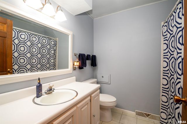 2229 W CALLENDER Avenue, West Peoria, IL 61604