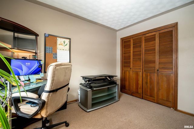 2229 W CALLENDER Avenue, West Peoria, IL 61604