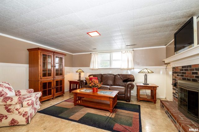 2229 W CALLENDER Avenue, West Peoria, IL 61604