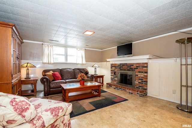 2229 W CALLENDER Avenue, West Peoria, IL 61604