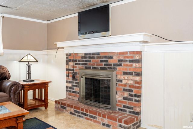 2229 W CALLENDER Avenue, West Peoria, IL 61604