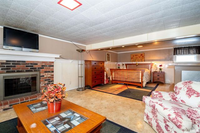 2229 W CALLENDER Avenue, West Peoria, IL 61604