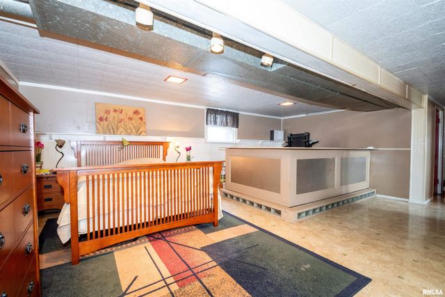 2229 W CALLENDER Avenue, West Peoria, IL 61604