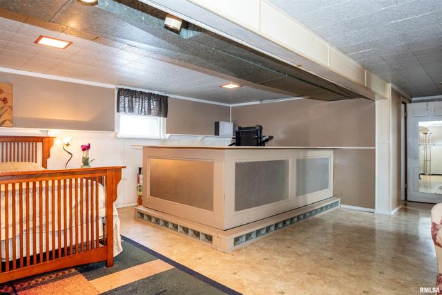 2229 W CALLENDER Avenue, West Peoria, IL 61604