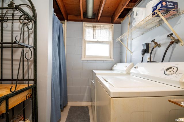 2229 W CALLENDER Avenue, West Peoria, IL 61604