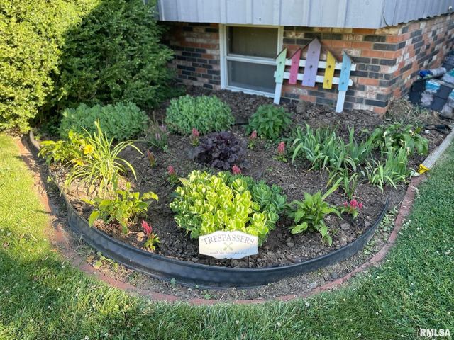 2229 W CALLENDER Avenue, West Peoria, IL 61604