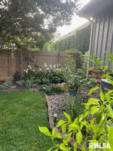 2229 W CALLENDER Avenue, West Peoria, IL 61604