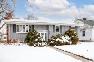 2229 W CALLENDER Avenue, West Peoria, IL 61604