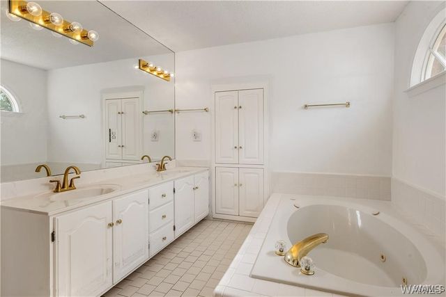 814 Amberwood, Tuscaloosa, AL 35405