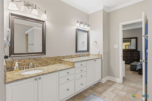 169 Old 71, Cedar Creek, TX 78612