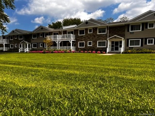 9 Williams Boulevard 7-2C, Lake Grove, NY 11755