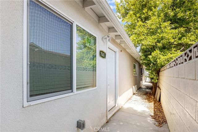 7042 White Oak, Van Nuys, CA 91406