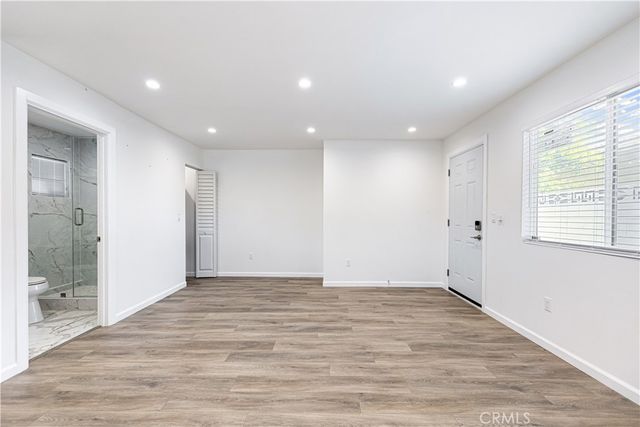 7042 White Oak, Van Nuys, CA 91406