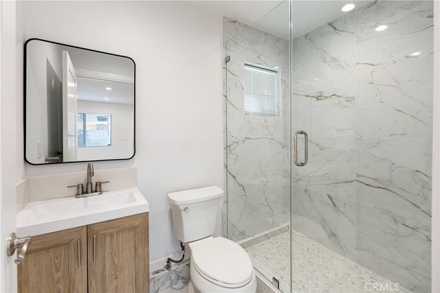 7042 White Oak, Van Nuys, CA 91406